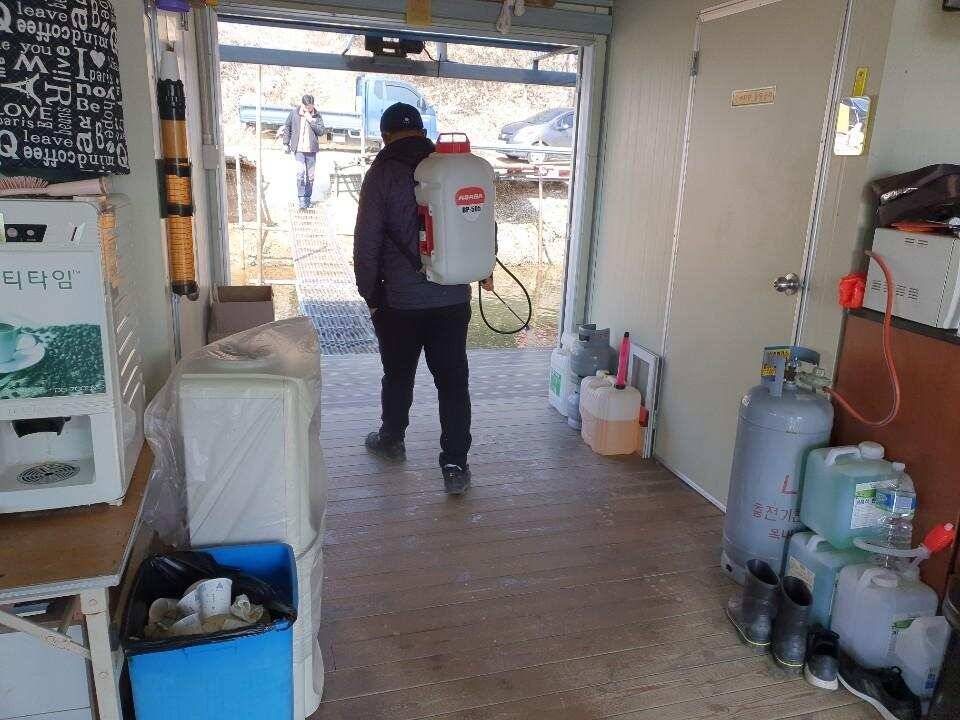 고삼지양촌좌대 3월의 눈보라속에 모습보인 붕어 (유료터정보 - 유료터점주조황)