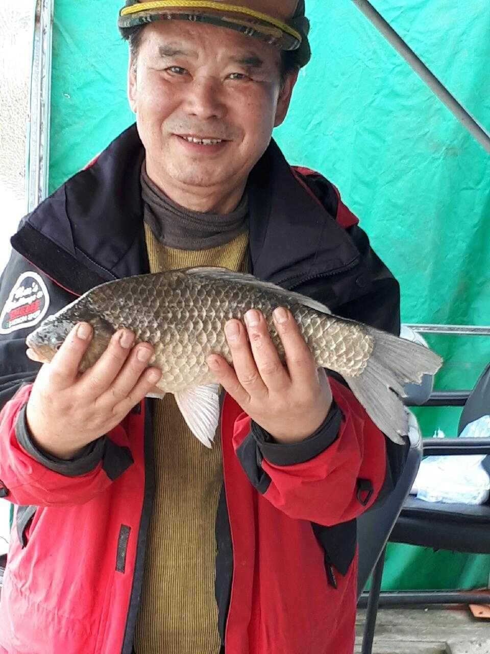 신원낚시터4월9일괴물메기와 조황소식 (유료터정보 - 유료터점주조황)