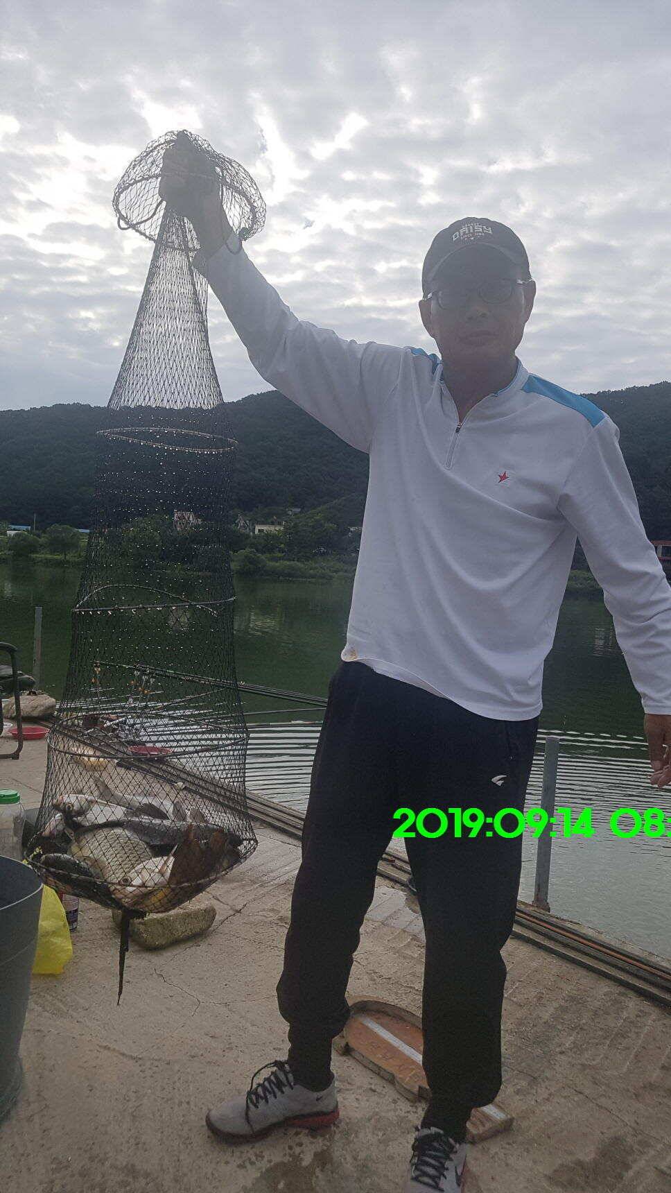 신원낚시터 토종대물 덩어리와 4짜가 마릿수로 (유료터정보 - 유료터점주조황)