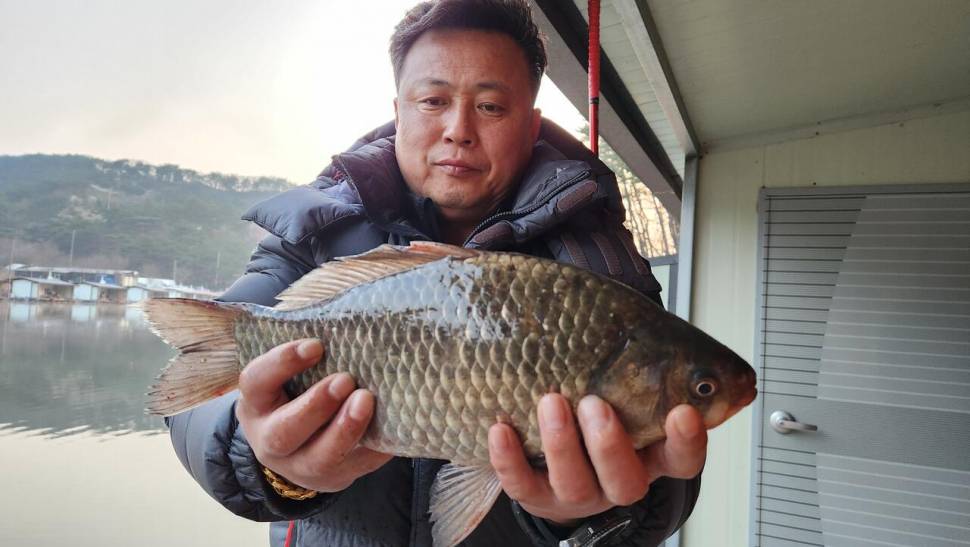 4짜 대물붕어 퍼레이드 (유료터정보 - 유료터점주조황)