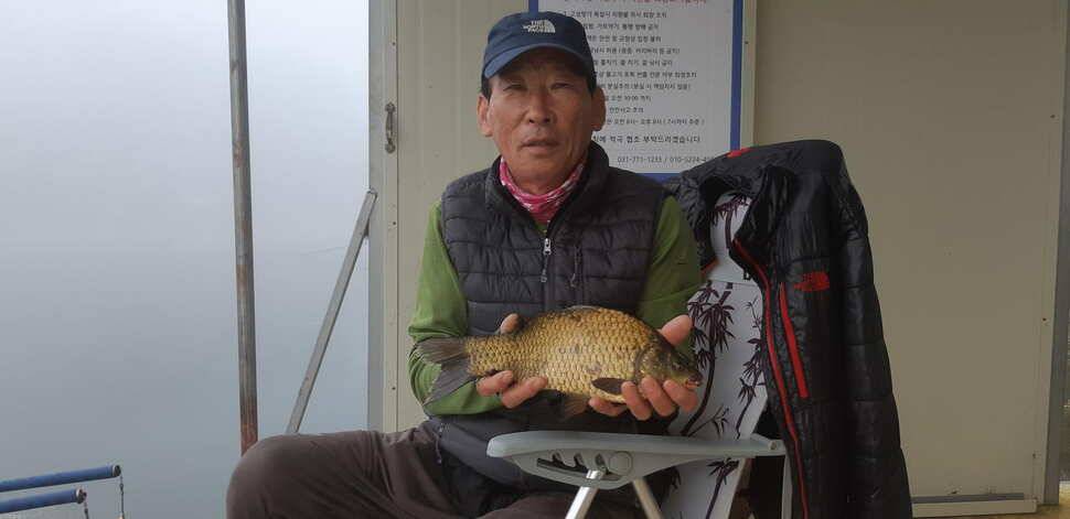 힐링 수곡낚시터 주말 토요일 붕어 조황 및 붕어방류 (유료터정보 - 유료터점주조황)