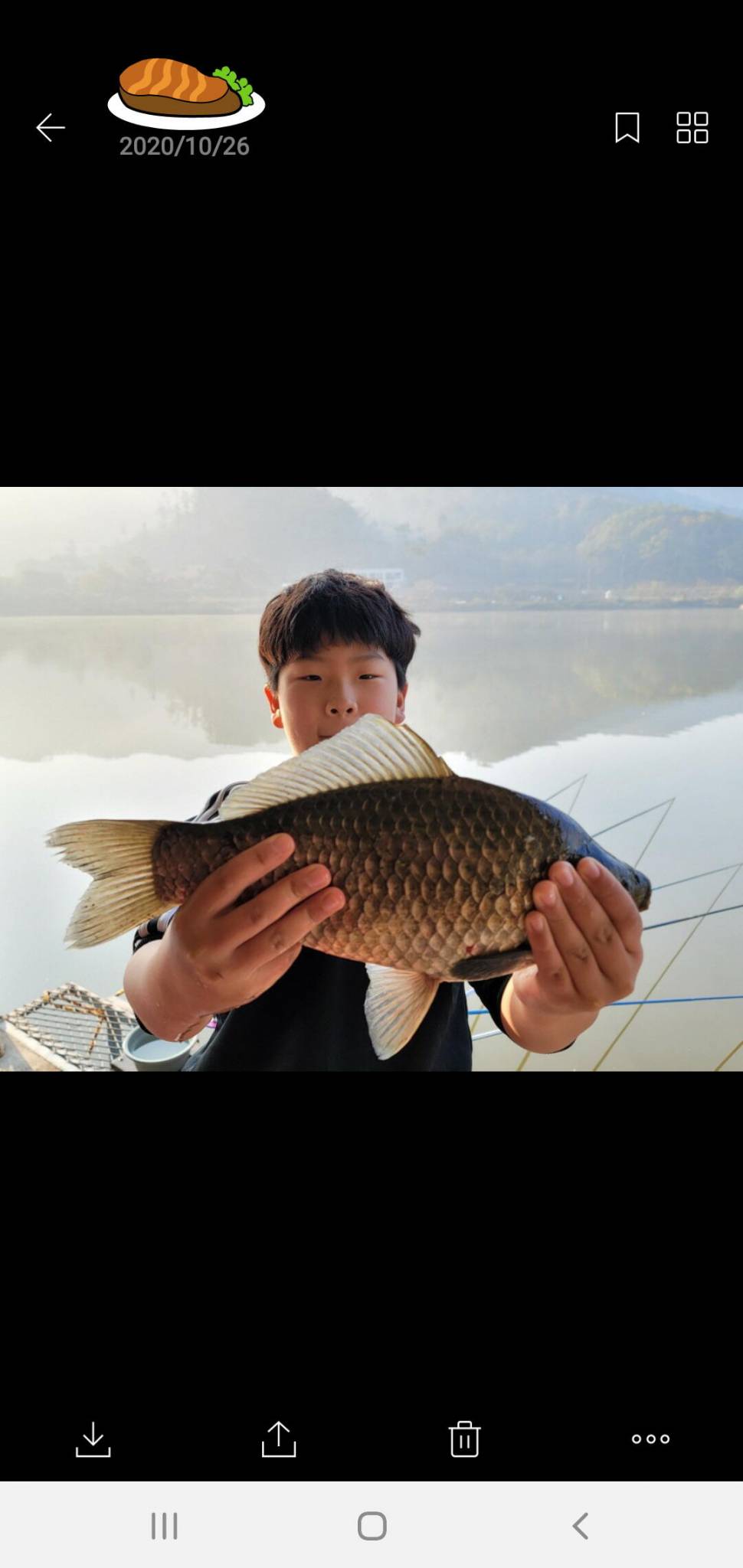 신원낚시터10월28일 초딩조사가 토종붕어 4짜를 잡았네요 (유료터정보 - 유료터점주조황)