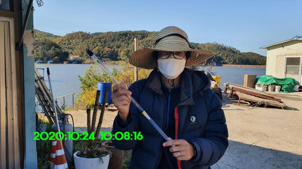 신원낚시터10월28일 초딩조사가 토종붕어 4짜를 잡았네요 (유료터정보 - 유료터점주조황)