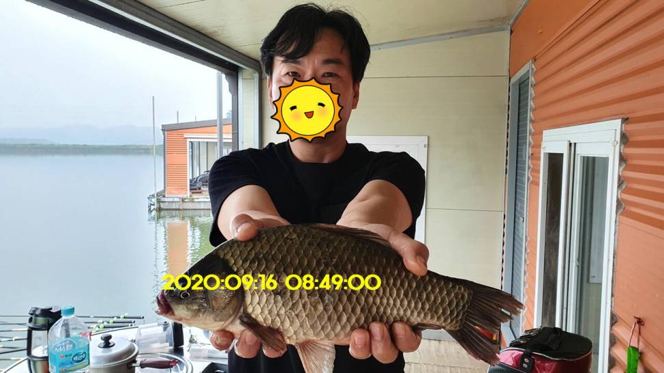 신원낚시터 9월16일 토종붕어 43짜리와 덩어리들 사진입니다 (유료터정보 - 유료터점주조황)