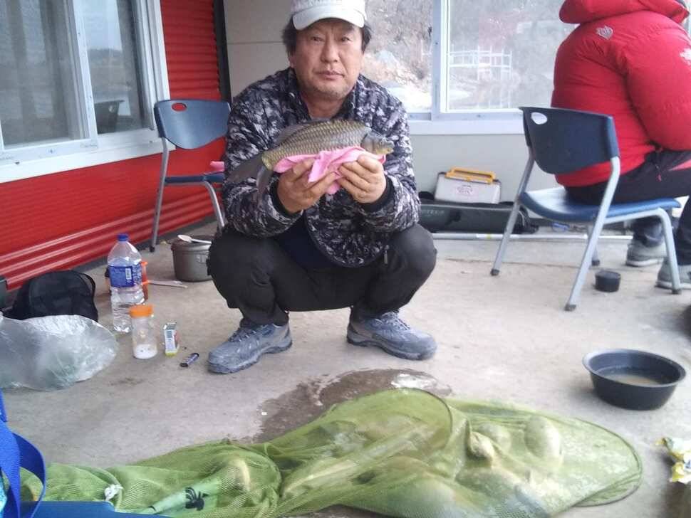 겨울물낚시 수곡낚시터 주중후반 조황 및 주말 붕어방류 안내 (유료터정보 - 유료터점주조황)