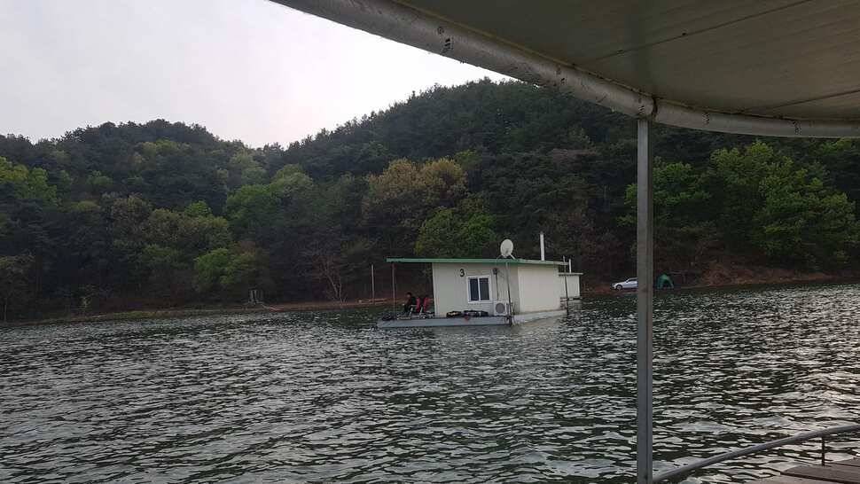 주말까지는 낚시가 어려웠읍니다 던지지도 못했담니다 그래도 만석을 채위주셔셔 감사합니다 (유료터정보 - 유료터점주조황)