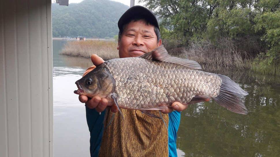 송전지 창신집 조황정보 연이은 대물 소식 (유료터정보 - 유료터점주조황)