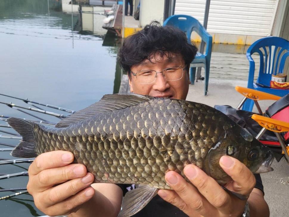 하루 한자리 4짜 5마리 기록 (유료터정보 - 유료터점주조황)