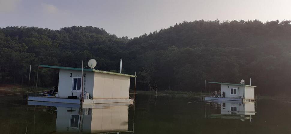 계속이어지는4짜 오늘도 9수 평일임에도 많이들 오셨읍니다 멋진어우실지에 빠졌담니다 ㅡ (유료터정보 - 유료터점주조황)