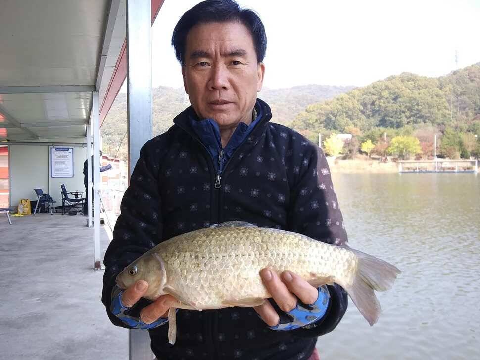 수곡낚시터 4짜 대물붕어가 또 나왔습니다 주말 조황 붕어방류 소식전합니다 (유료터정보 - 유료터점주조황)
