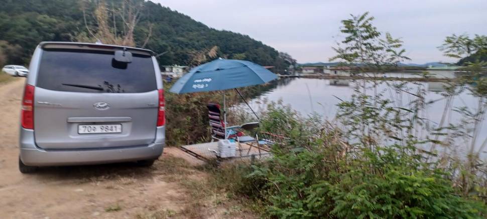 어우실지 나오면 월척에 때깔좋은어우실 입니다 오염이없는 저수지9 (유료터정보 - 유료터점주조황)