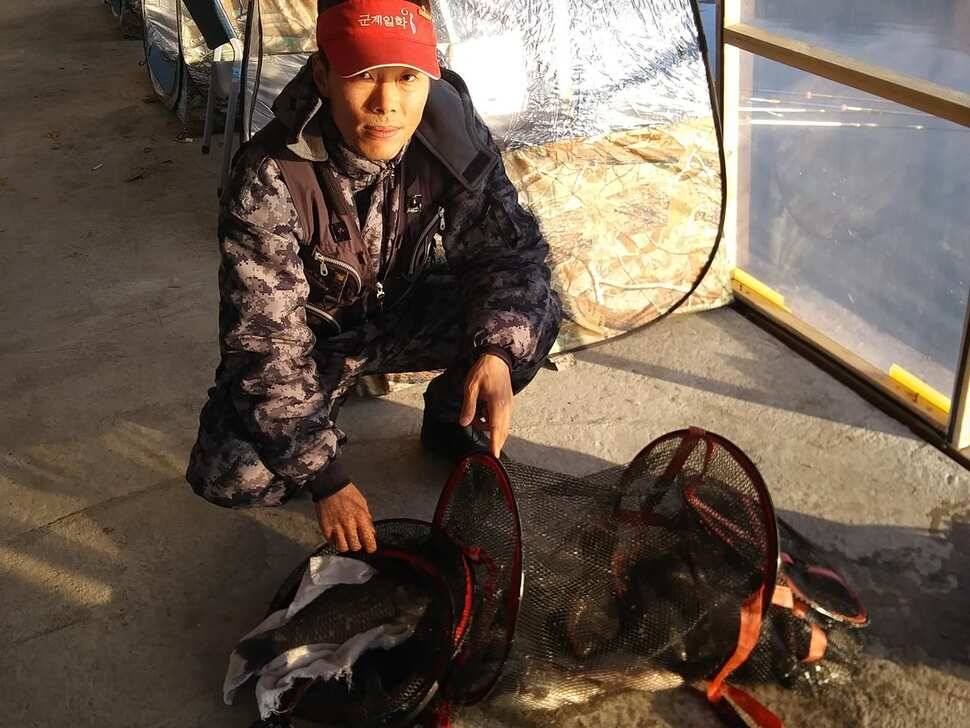 수곡낚시터 주중에 붕어조황이 다시 회복되네요 오늘 붕어 방류 완료했습니다 (유료터정보 - 유료터점주조황)