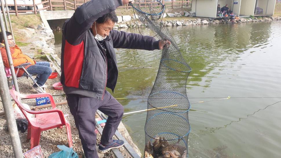 4 월 17 일 거청낚시터 붕어 조황 (유료터정보 - 유료터점주조황)