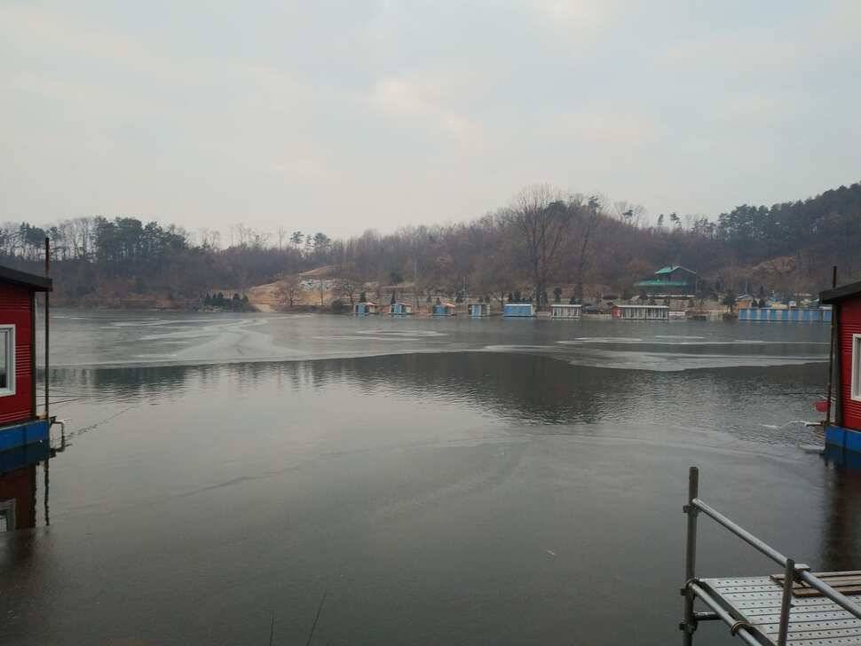 겨울붕어낚시 양평 수곡낚시터 주중 조황 기복이 많았습니다 내일 붕어방류 합니다 (유료터정보 - 유료터점주조황)