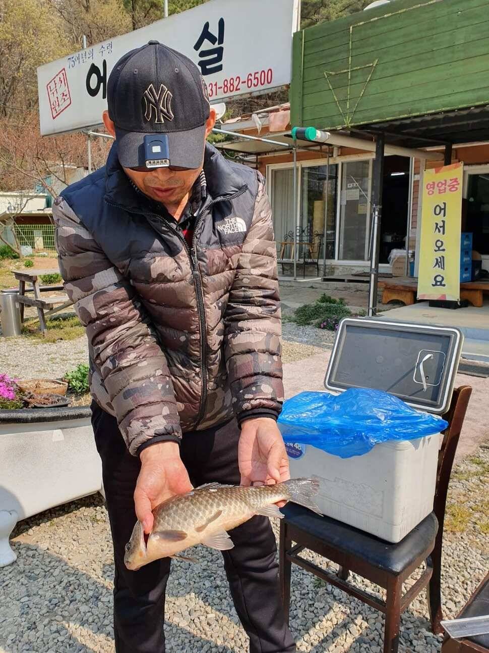 날씨가 풀리면서 4짜가 3수 월척이 20수 이상나오네요 (유료터정보 - 유료터점주조황)