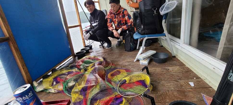 여름 휴가철 피서낚시 힐링 수곡낚시터 수목 노지잔교 조황 여전히 좋습니다 (유료터정보 - 유료터점주조황)