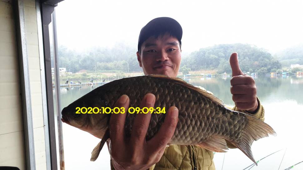 신원낚시터10월7일 연휴에도 토종4짜와 덩어리는 계속 나와 줍니다 (유료터정보 - 유료터점주조황)