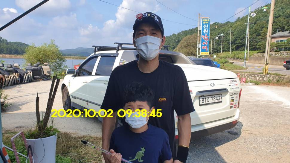 신원낚시터10월7일 연휴에도 토종4짜와 덩어리는 계속 나와 줍니다 (유료터정보 - 유료터점주조황)