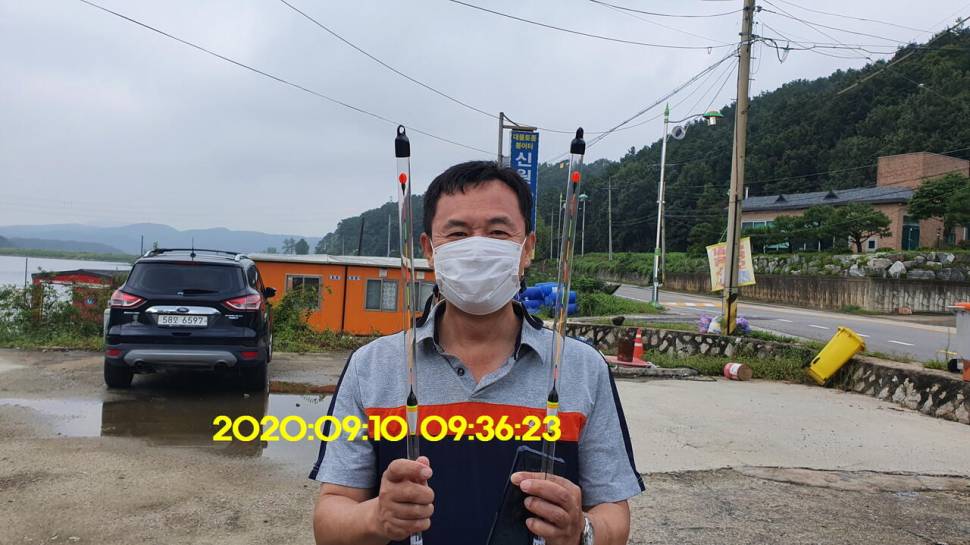 신원낚시터 9월16일 토종붕어 43짜리와 덩어리들 사진입니다 (유료터정보 - 유료터점주조황)