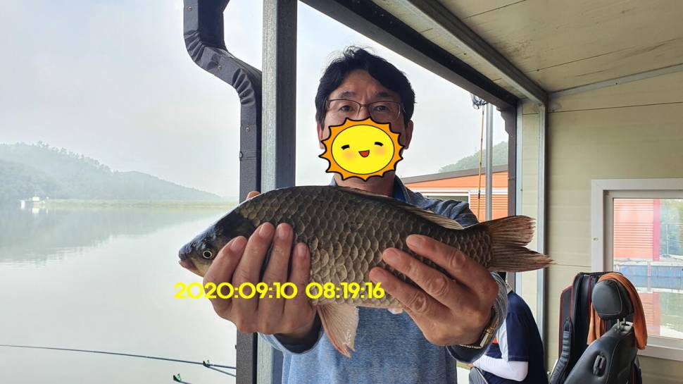 신원낚시터 9월16일 토종붕어 43짜리와 덩어리들 사진입니다 (유료터정보 - 유료터점주조황)