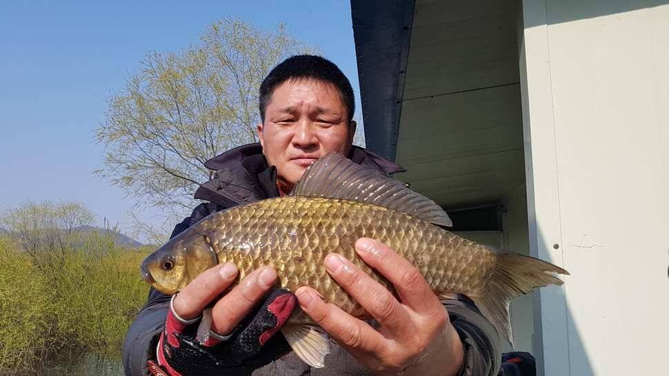 송전지 붕어 참 예쁘네요 (유료터정보 - 유료터점주조황)