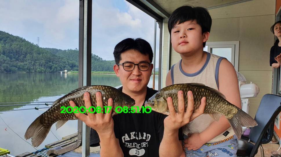 신원낚시터 8월27일 토종붕어 45짜리와 덩어리들 사진입니다 (유료터정보 - 유료터점주조황)