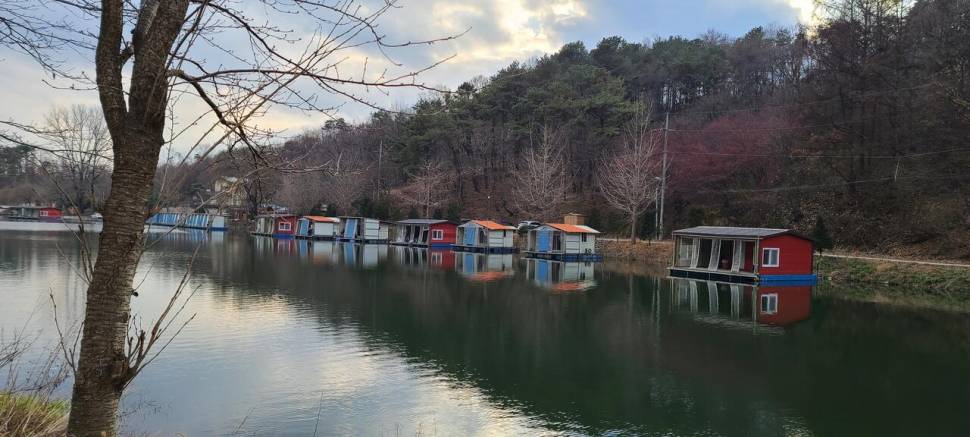 대물붕어 1호 시상 완료 수곡낚시터 수상좌대 할인 및 금일 붕어 방류 (유료터정보 - 유료터점주조황)