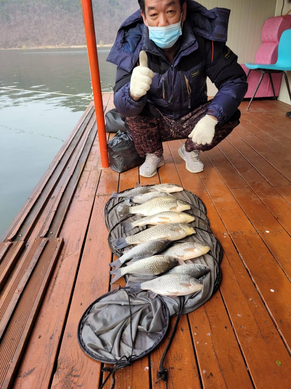 송전지 창신좌대 조황정보 꾸준한 조과 (유료터정보 - 유료터점주조황)