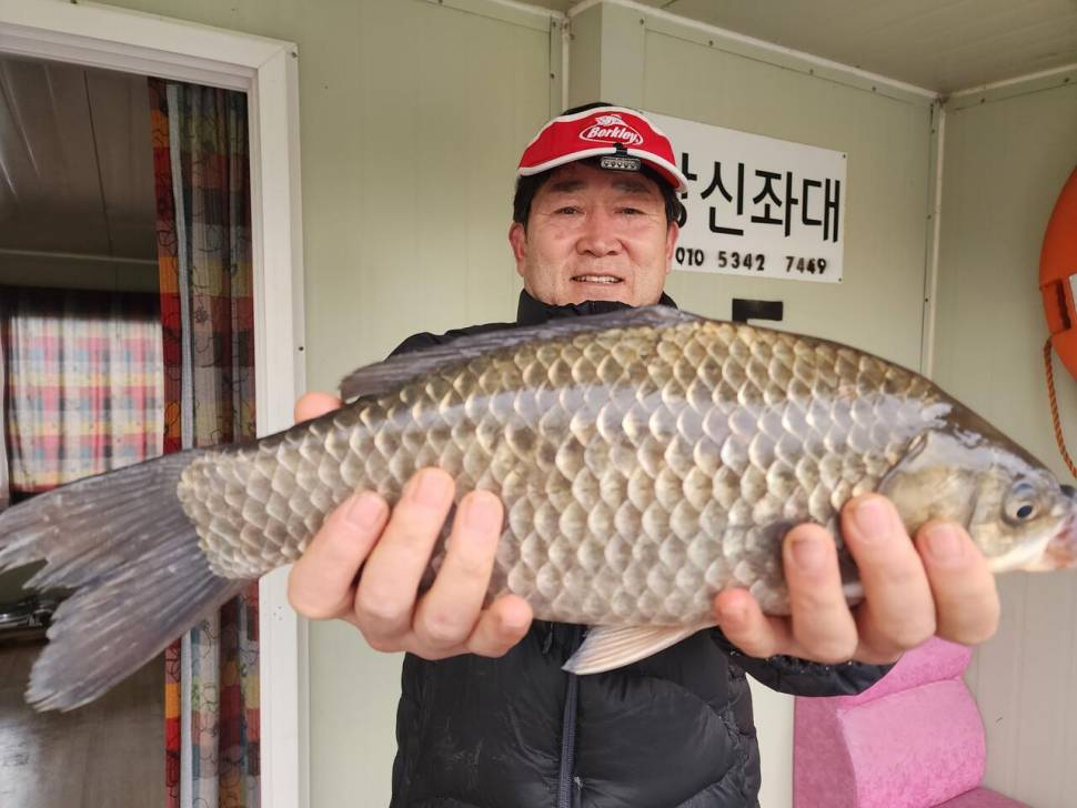 4월 시즌 4짜 조황모음 (유료터정보 - 유료터점주조황)