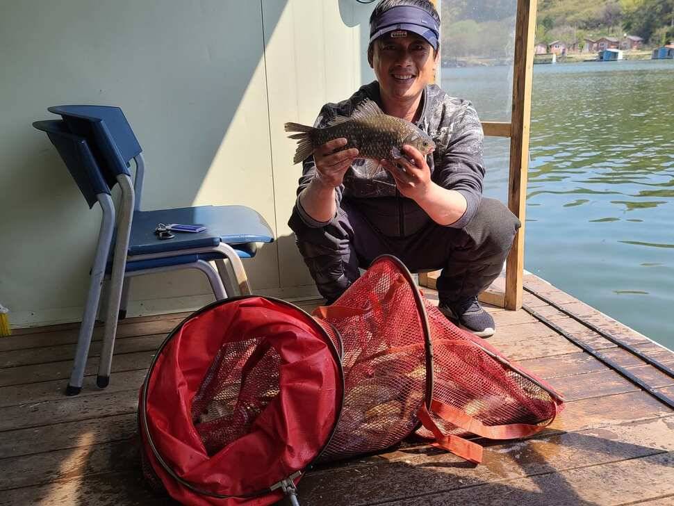 힐링 수곡낚시터 더좋은 조황이 나와주네요 오늘도 붕어방류 합니다 (유료터정보 - 유료터점주조황)