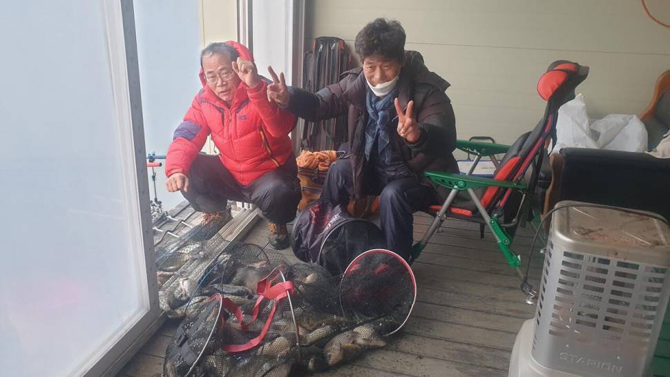 2월 10 일 거청낚시터 겨울붕어 조황 (유료터정보 - 유료터점주조황)