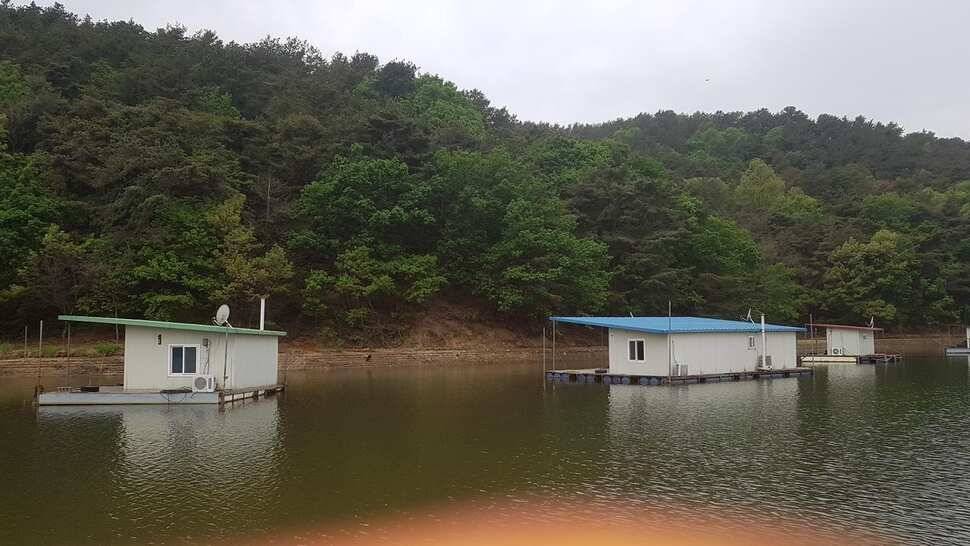 꾸준한 조황 노지발판 보수작업 (유료터정보 - 유료터점주조황)