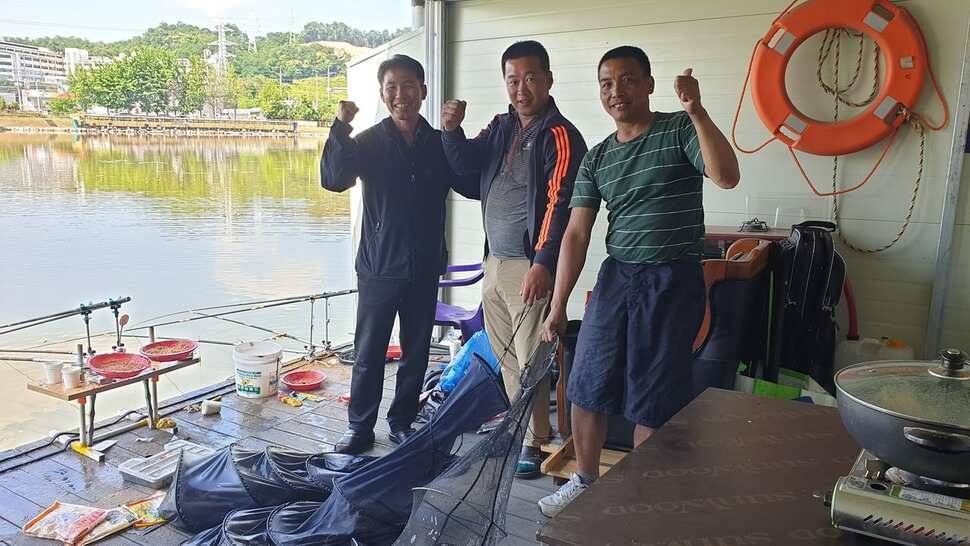 배수 없는 거청지 붕어조황 6월 17 일 (유료터정보 - 유료터점주조황)