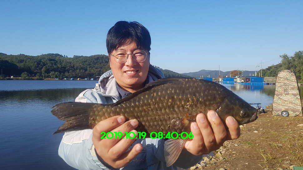 신원낚시터 토종48짜리가 또다시 나와주네요 (유료터정보 - 유료터점주조황)
