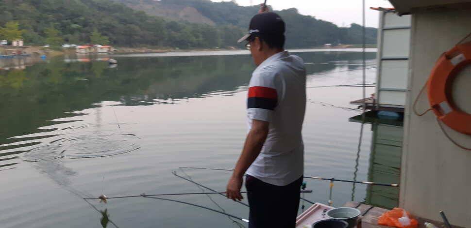 힐링 수곡낚시터 주말 토요일 붕어 조황 및 붕어방류 (유료터정보 - 유료터점주조황)