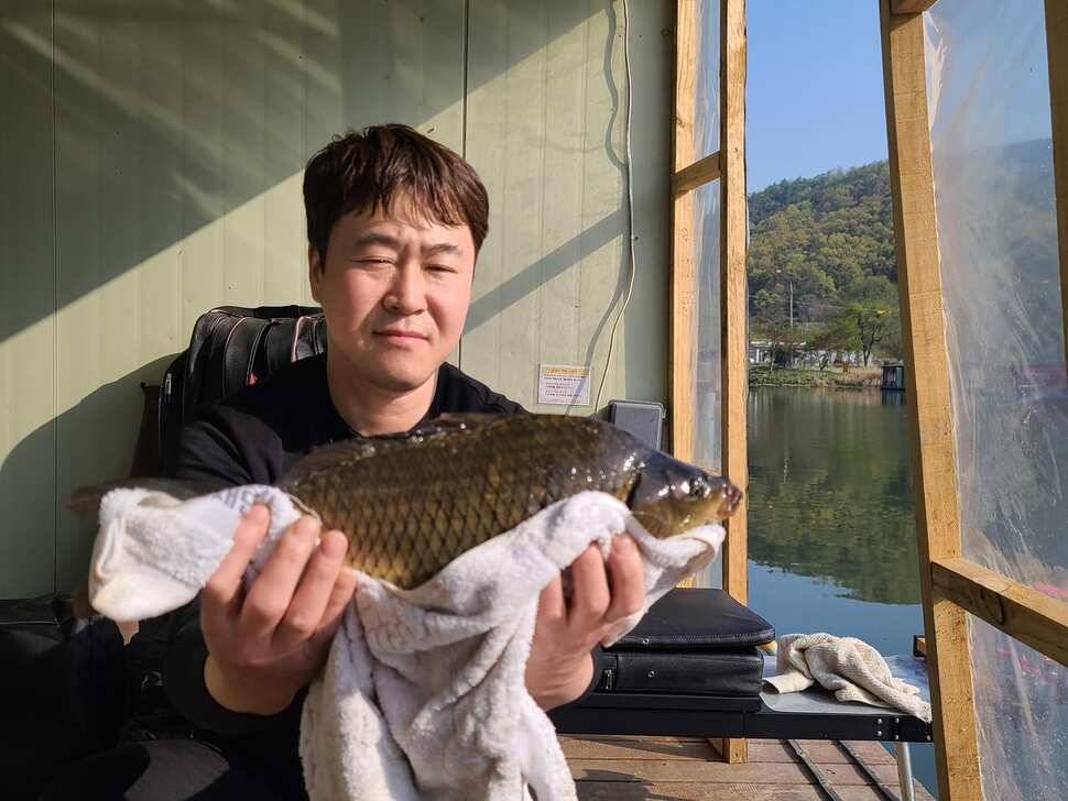 힐링 수곡낚시터 더좋은 조황이 나와주네요 오늘도 붕어방류 합니다 (유료터정보 - 유료터점주조황)