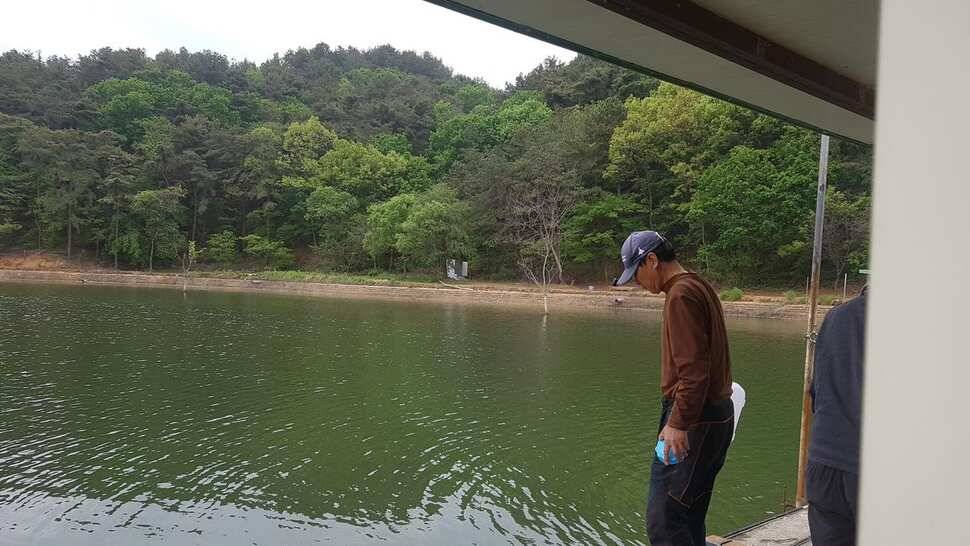 꾸준한 조황 노지발판 보수작업 (유료터정보 - 유료터점주조황)
