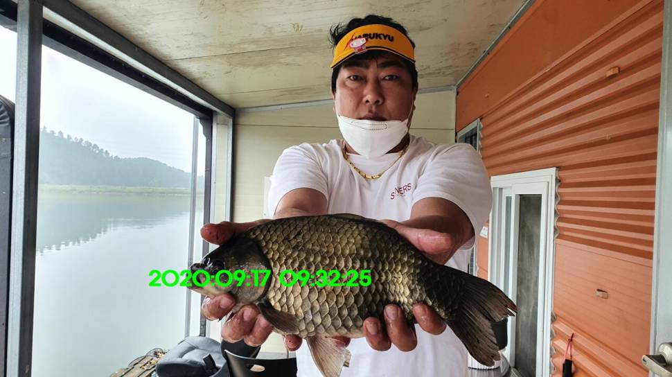 신원낚시터 9월24일 토종4243짜리가 자주 나옵니다 (유료터정보 - 유료터점주조황)