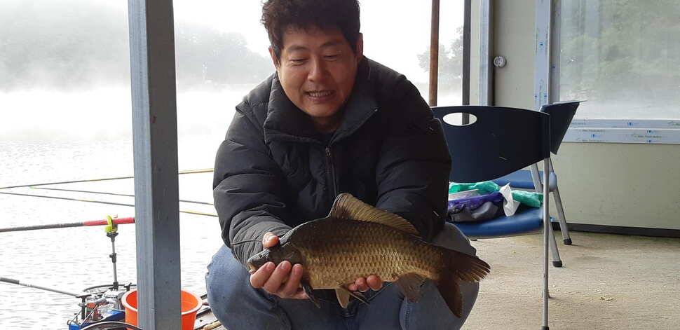 힐링 수곡낚시터 연일 꾸준하게 조황이 잘 나와주네요 금일 붕어방류 완료 (유료터정보 - 유료터점주조황)