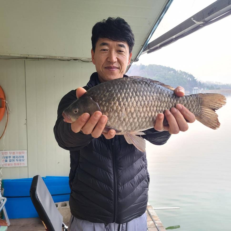 초봄 붕어낚시 양평 힐링 수곡낚시터 붕어들이 나오기 시작하네요 펜션 개장 및 붕어방류 (유료터정보 - 유료터점주조황)