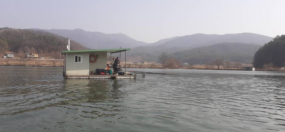 붕어는 준비중 입니다 아직은 이른감이 날씨가 더풀 려야지 될듯 27일 개장해요 (유료터정보 - 유료터점주조황)