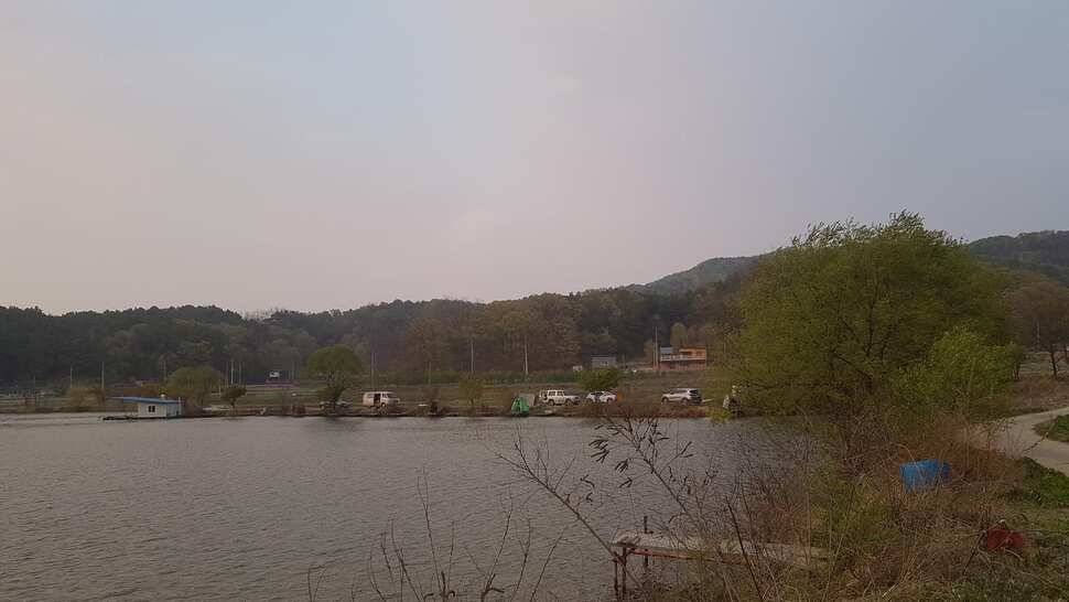 주말까지는 낚시가 어려웠읍니다 던지지도 못했담니다 그래도 만석을 채위주셔셔 감사합니다 (유료터정보 - 유료터점주조황)