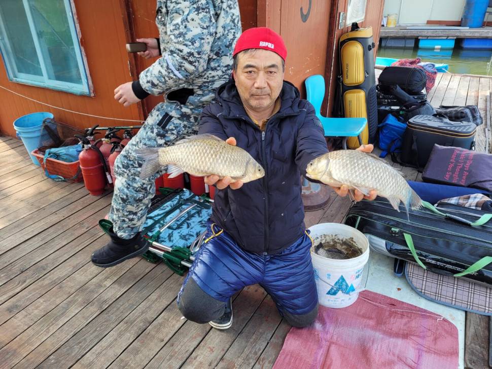 송전지 창신좌대 조황정보 꾸준한 조과 (유료터정보 - 유료터점주조황)