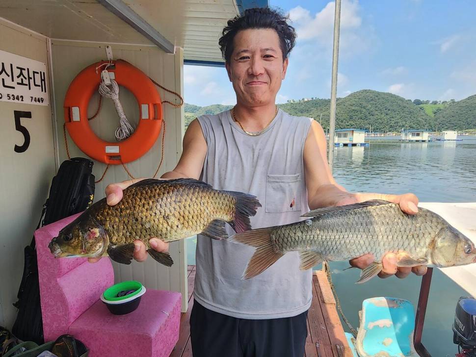 송전지 창신좌대 조황정보 (유료터정보 - 유료터점주조황)
