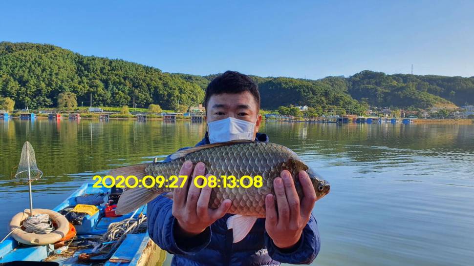 신원낚시터10월7일 연휴에도 토종4짜와 덩어리는 계속 나와 줍니다 (유료터정보 - 유료터점주조황)