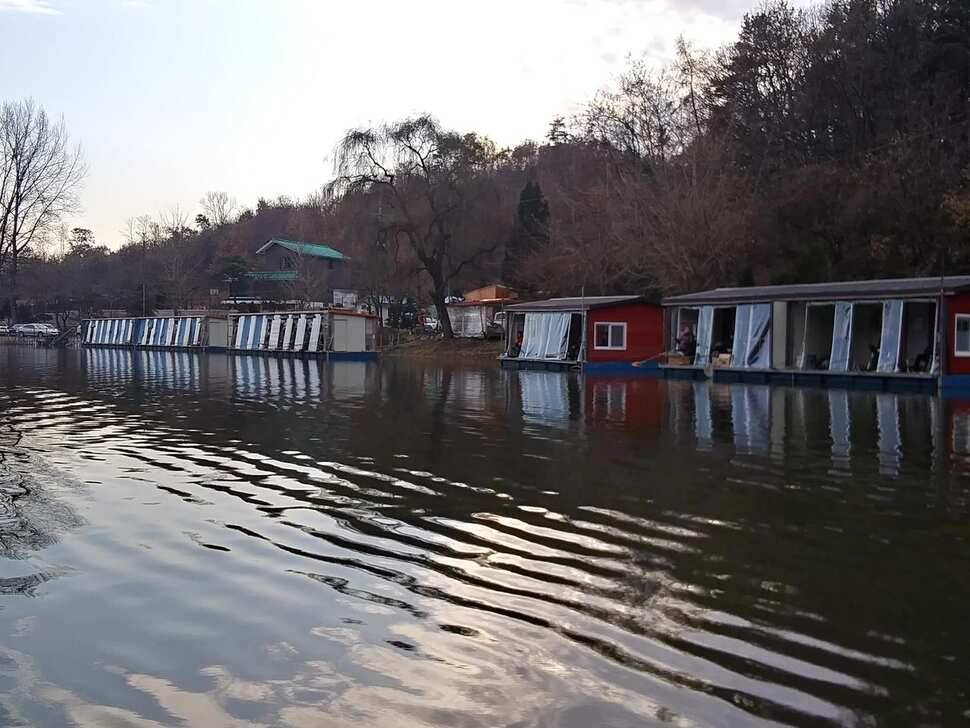 수곡낚시터 주중에 붕어조황이 다시 회복되네요 오늘 붕어 방류 완료했습니다 (유료터정보 - 유료터점주조황)