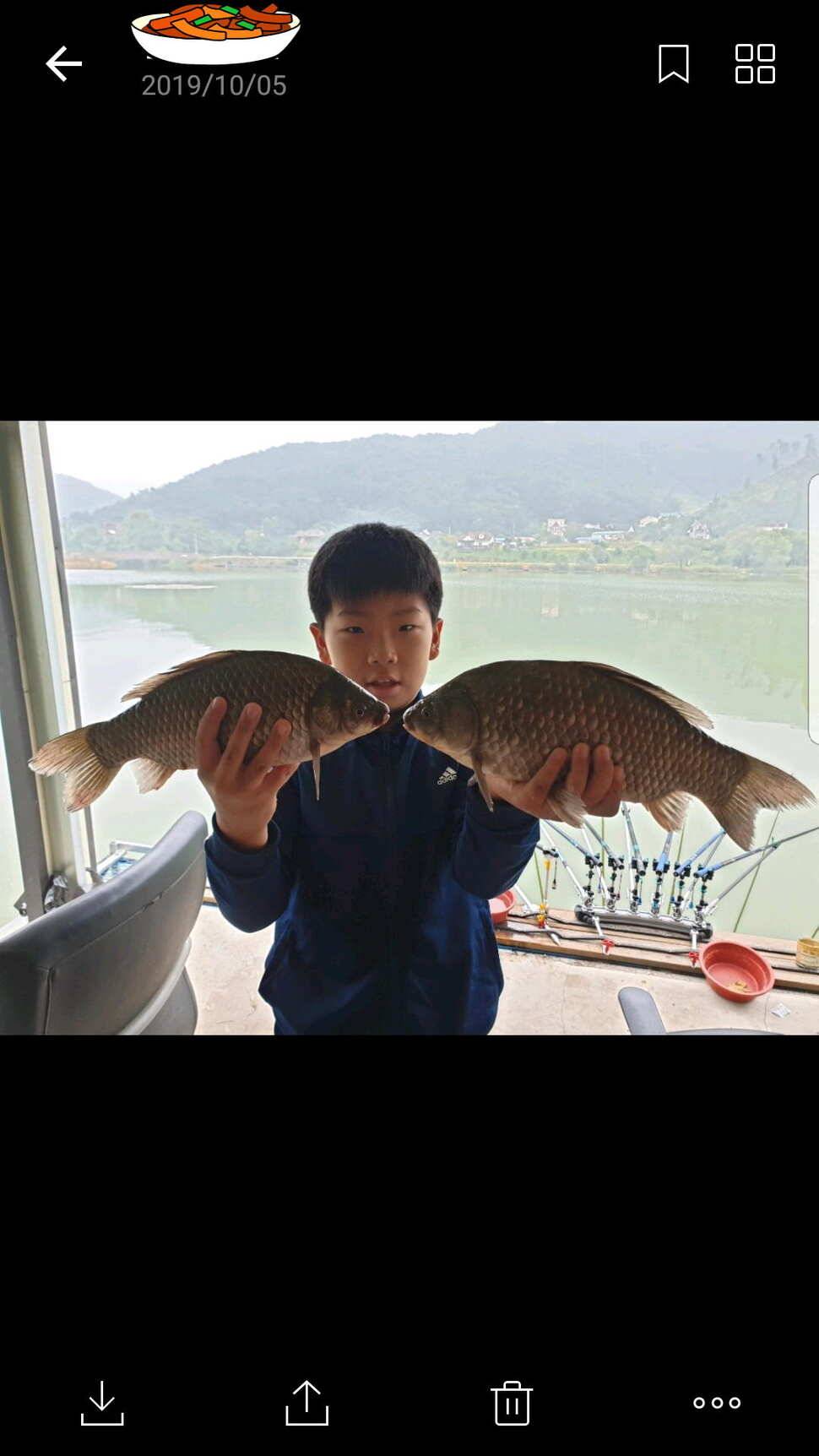 신원낚시터 10월10일 누락된 4짜와 덩어리 사진입니다 (유료터정보 - 유료터점주조황)