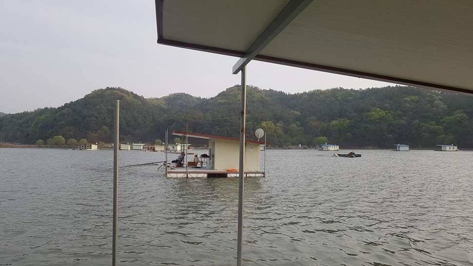 주말까지는 낚시가 어려웠읍니다 던지지도 못했담니다 그래도 만석을 채위주셔셔 감사합니다 (유료터정보 - 유료터점주조황)