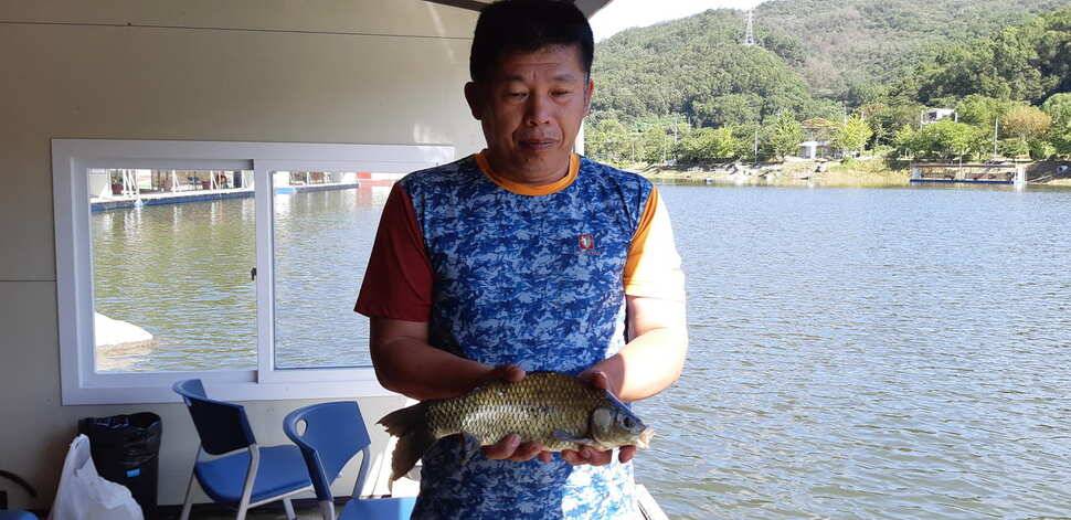 양평 수곡낚시터 주말에 이어서 오늘도 고른 조황으로 잘 나와줍니다 내일 붕어방류 합니다 (유료터정보 - 유료터점주조황)