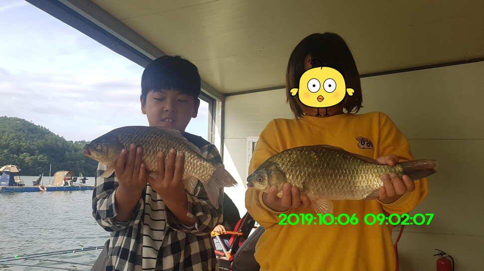 신원낚시터 10월10일 누락된 4짜와 덩어리 사진입니다 (유료터정보 - 유료터점주조황)